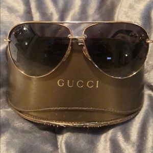 Gold chain Gucci aviator sunglasses